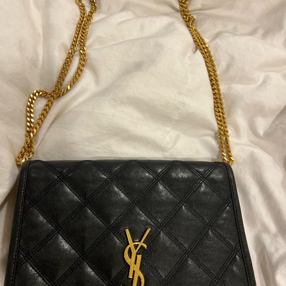 Handbags - Picture 6 of 7